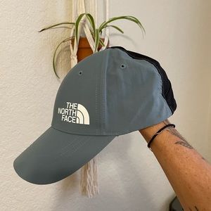 SOLD- North Face Horizon Hat